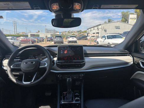 Used 2025 Jeep Compass Limited image 33