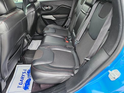 Used 2017 Jeep Cherokee Trailhawk w/ Comfort/Convenience Group image 17