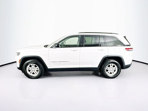 Used 2023 Jeep Grand Cherokee Laredo w/ Luxury Tech Group I RWD image 4