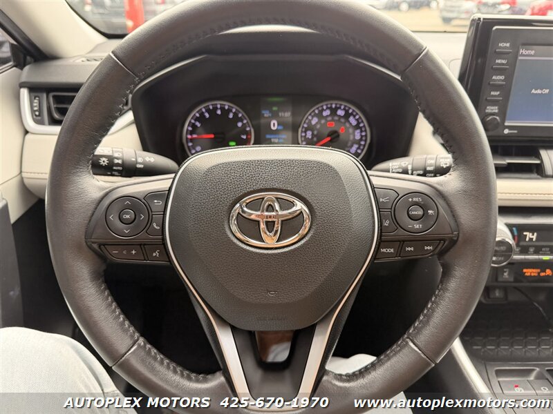 Used 2020 Toyota RAV4 XLE w/ Convenience Package AWD/4WD image 12