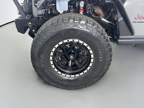Used 2021 Jeep Gladiator Rubicon w/ Cold Weather Group AWD/4WD image 38
