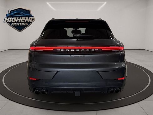 Used 2024 Porsche Cayenne image 5