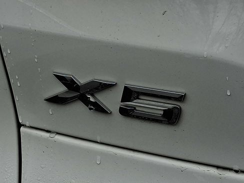 Used 2022 BMW X5 xDrive45e w/ M Sport Package image 3