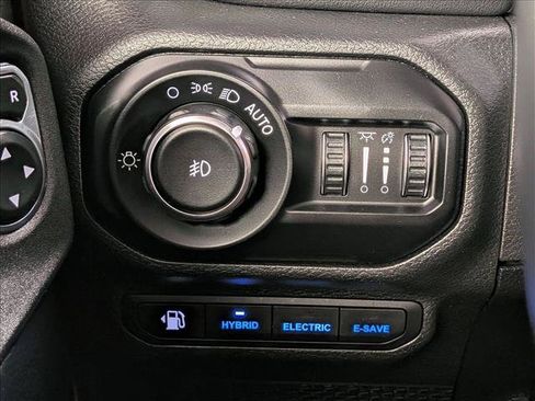 Used 2021 Jeep Wrangler Unlimited Sahara AWD/4WD image 16