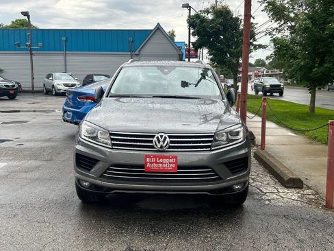 Used 2016 Volkswagen Touareg VR6 AWD/4WD image 3