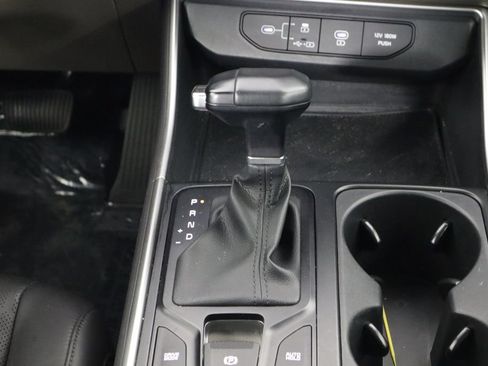 Used 2025 Kia Carnival FWD image 29