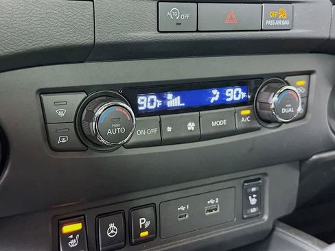 Used 2024 Nissan Frontier SV w/ Technology Package image 17