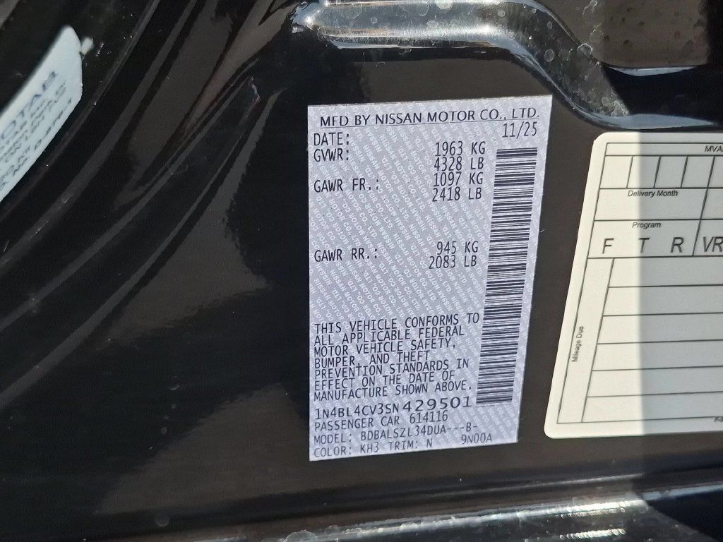 Used 2025 Nissan Altima 2.5 SR FWD image 35