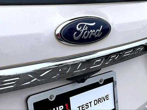 Used 2019 Ford Explorer XLT w/ Equipment Group 202A FWD image 31