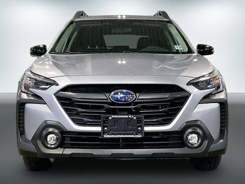 Used 2025 Subaru Outback Premium AWD/4WD image 2
