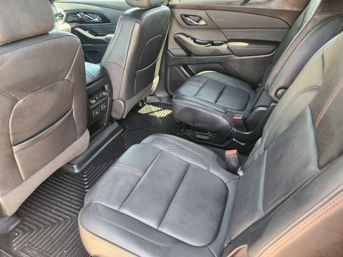 Used 2022 Chevrolet Traverse RS FWD image 27