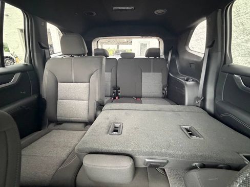 Used 2025 GMC Acadia Elevation w/ LPO, Floor Liner Package AWD/4WD image 16