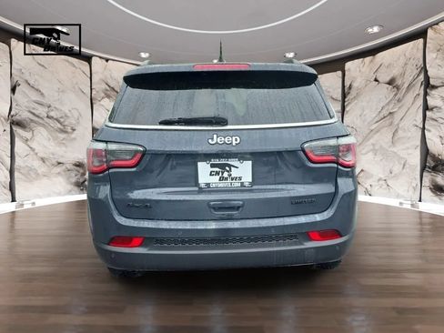 Used 2017 Jeep Compass Limited AWD/4WD image 6