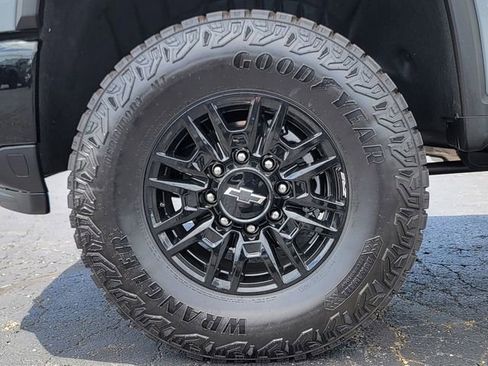 Certified 2025 Chevrolet Silverado 2500 ZR2 w/ Technology Package AWD/4WD image 11