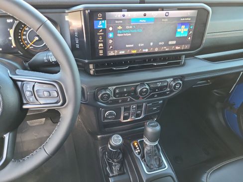 New 2025 Jeep Gladiator High Tide image 12