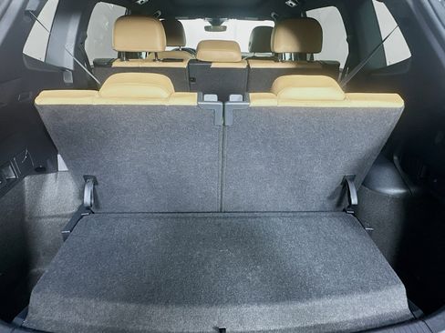 Used 2024 Volkswagen Tiguan SE R-Line image 29