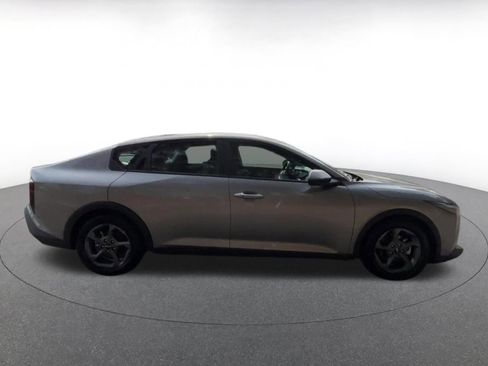 Used 2025 Kia K4 LXS image 16