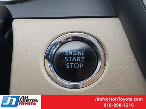 Used 2019 Toyota Camry XLE FWD image 22