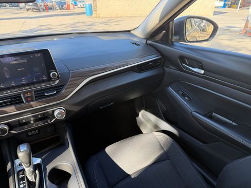 Used 2025 Nissan Altima 2.5 SV image 35