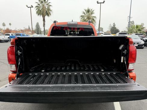 Used 2017 Toyota Tacoma TRD Sport image 26