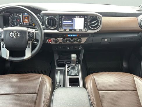 Used 2021 Toyota Tacoma Limited AWD/4WD image 31