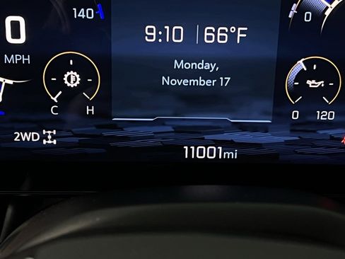 Used 2025 Chevrolet Suburban RST image 18