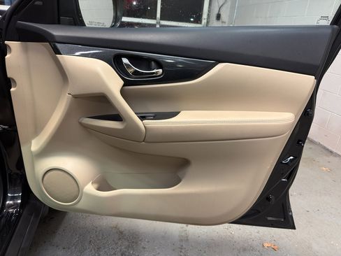 Used 2014 Nissan Rogue SL w/ SL Premium Package image 21