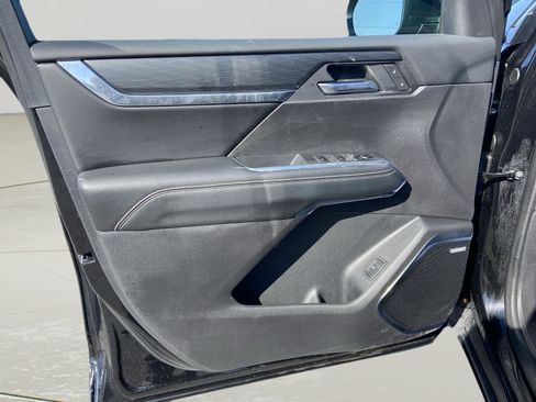 Used 2025 GMC Acadia Elevation image 51