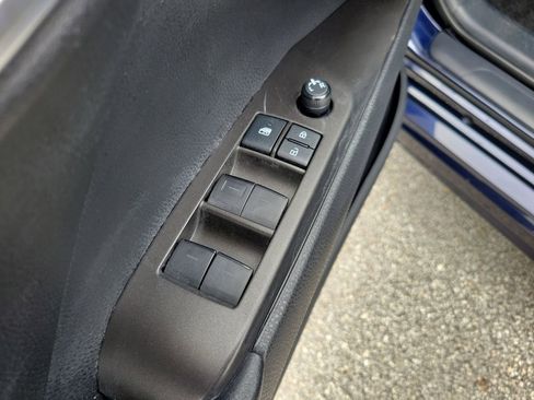 Used 2022 Toyota Camry SE image 14