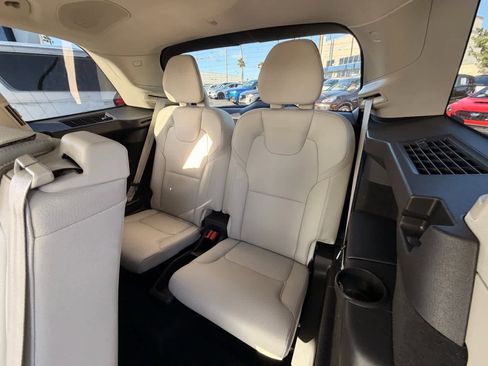 Used 2023 Volvo XC90 T8 Plus image 7