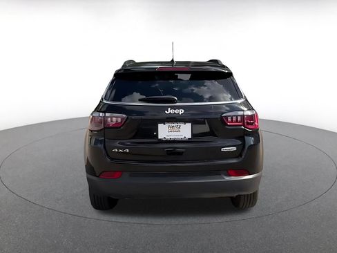 Used 2025 Jeep Compass Latitude AWD/4WD image 7
