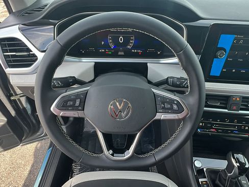 New 2026 Volkswagen Taos SE image 18