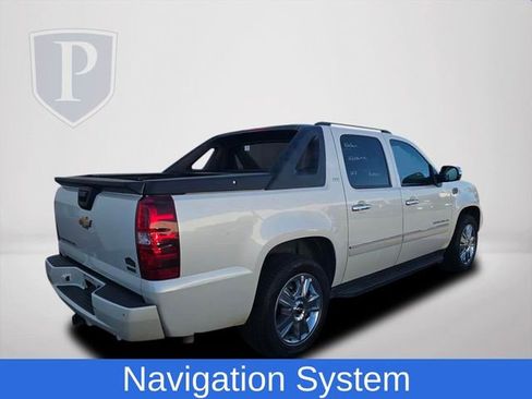 Used 2010 Chevrolet Avalanche LTZ image 5