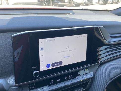 Used 2025 Toyota Camry SE image 6