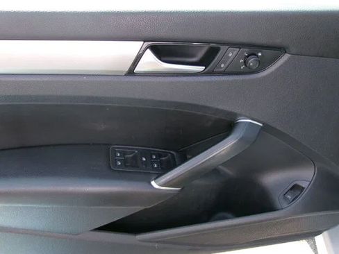 Used 2020 Volkswagen Passat 2.0T SE FWD image 13