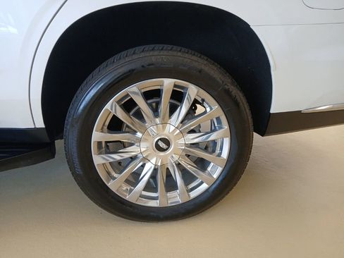 Used 2023 Cadillac Escalade Premium Luxury AWD/4WD image 19