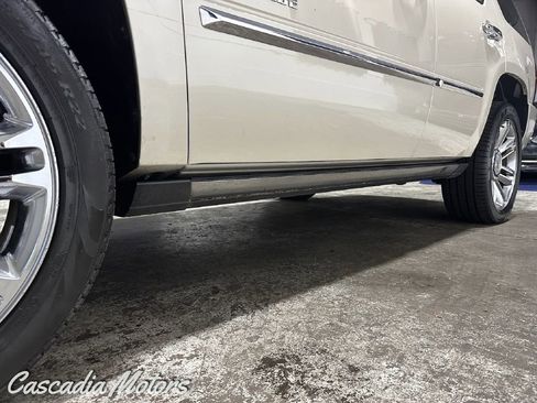 Used 2013 Cadillac Escalade Platinum image 38