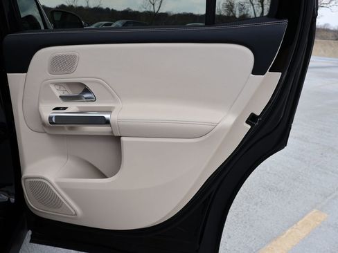 Used 2025 Mercedes-Benz GLB 250 4MATIC image 16