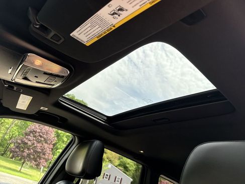 Used 2019 Jeep Grand Cherokee Limited AWD/4WD image 22