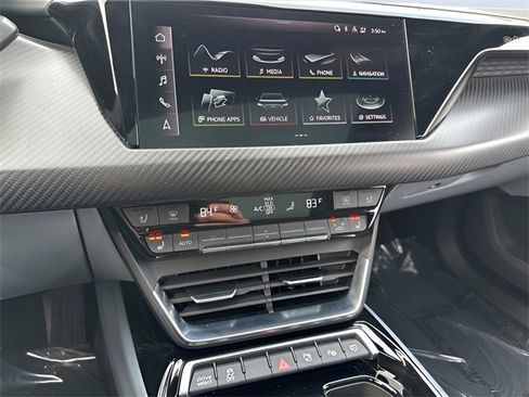 Used 2022 Audi e-tron GT Prestige image 20