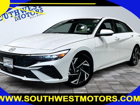 Used 2025 Hyundai Elantra SEL image 1