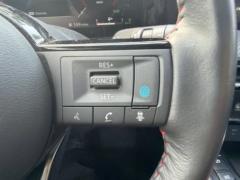 Used 2025 Nissan Kicks SR w/ SR Premium Package AWD/4WD image 17