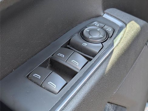 Used 2025 Chevrolet Silverado 1500 LT AWD/4WD image 16