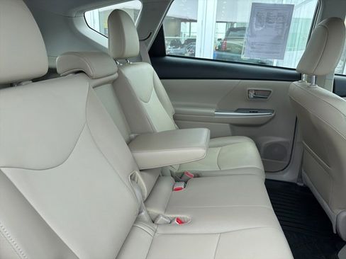 Used 2017 Toyota Prius V Four image 29