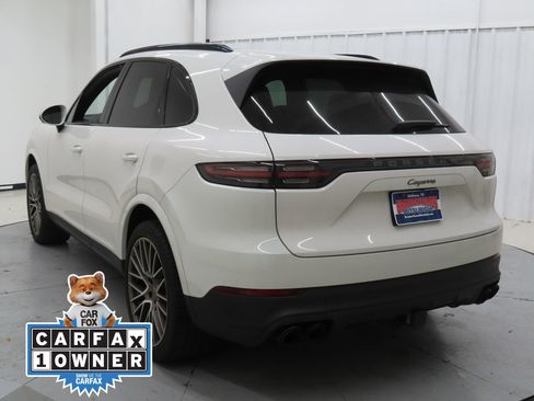 Used 2023 Porsche Cayenne Platinum Edition image 5