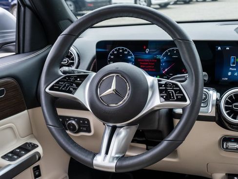 Used 2026 Mercedes-Benz GLB 250 4MATIC w/ Exclusive Package image 27