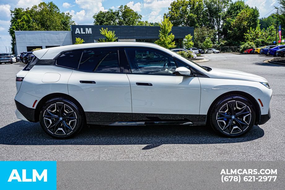 Used 2024 BMW iX xDrive50 w/ Sport Package AWD/4WD image 8