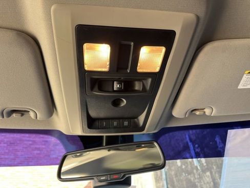 Used 2018 RAM 1500 SLT image 27