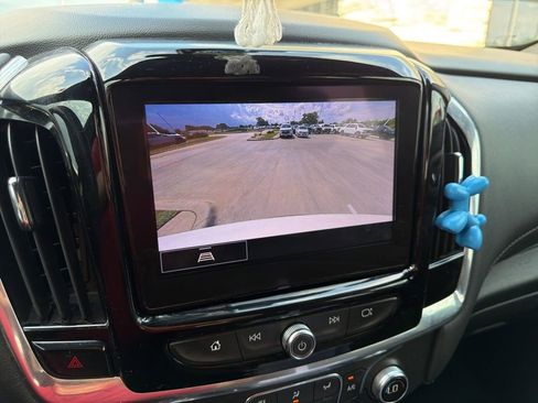 Used 2022 Chevrolet Traverse LT FWD image 11