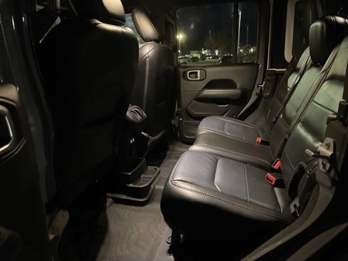 Used 2019 Jeep Wrangler Unlimited Sahara w/ Quick Order Package 24M Moab image 12